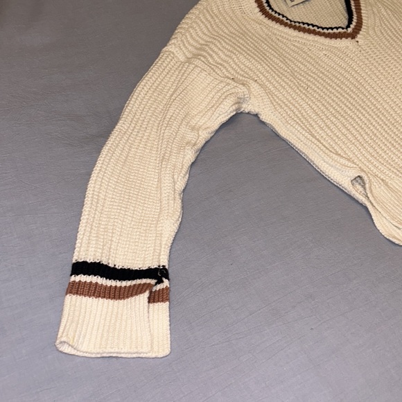 Abercrombie sweater - Picture 2 of 3